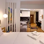 Zotos Luxury Living アパート