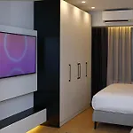 Zotos Luxury Living アパート