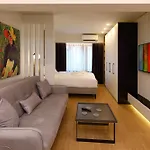Zotos Luxury Living アパート *
