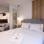Zotos Luxury Living アパート