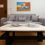 Zotos Luxury Living アパート *