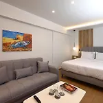 Zotos Luxury Living アパート *