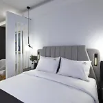 Zotos Luxury Living アパート *