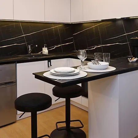 Zotos Luxury Living דירה *